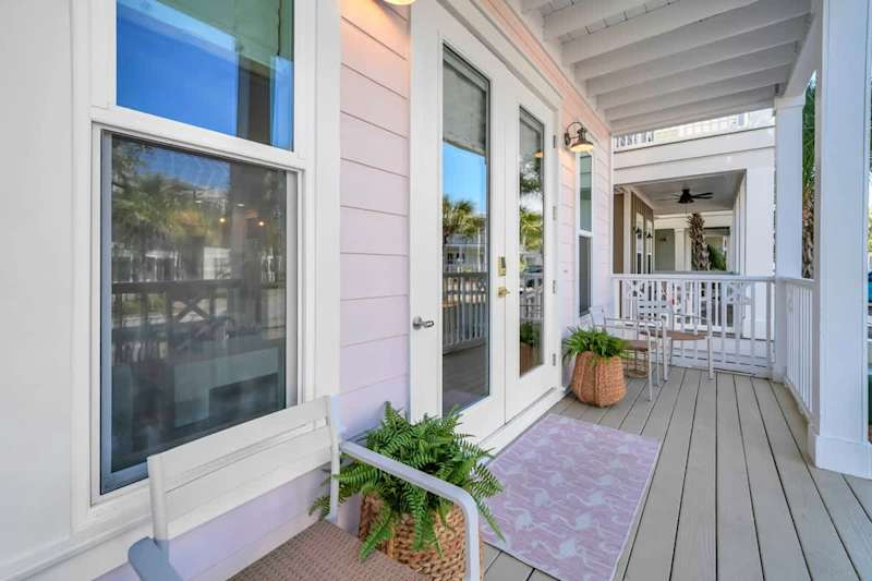 Private Covered Porch with Seating!