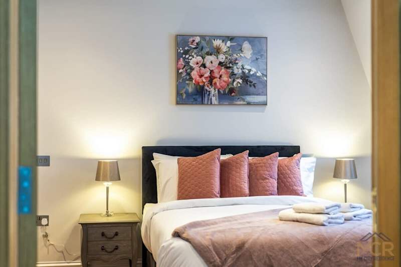 Charming Home in the heart of Mayfair main view