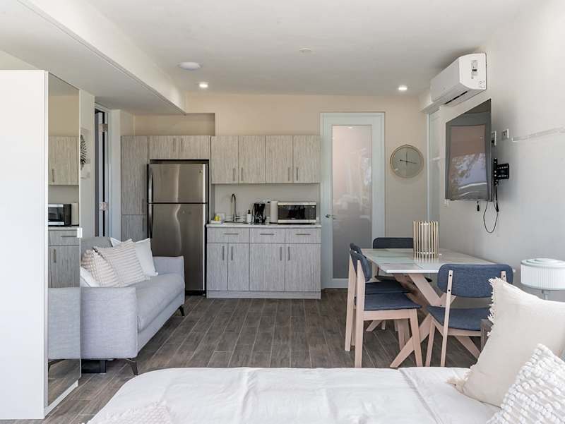 AQUA Terrazas 7 · Beachfront Getaway with King Bed · foto 9