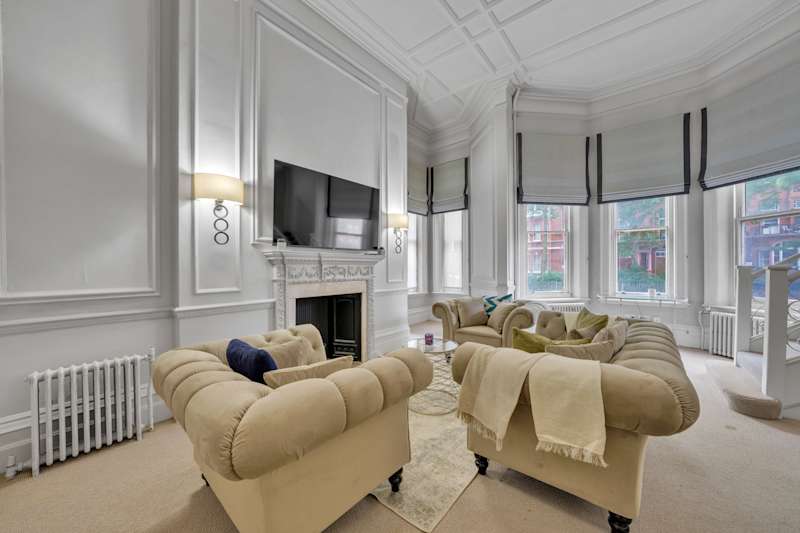 Split Level Apartment behind Harrods