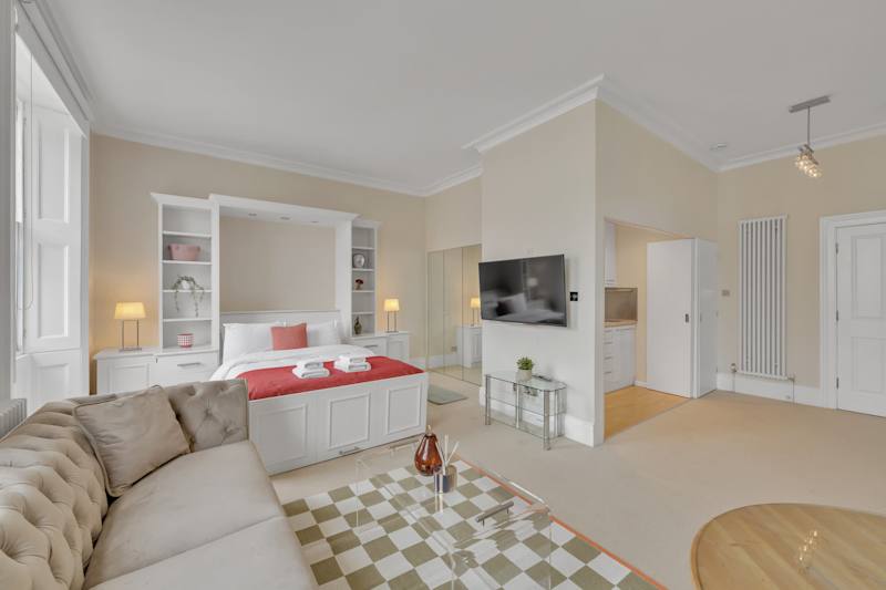 Bright Studio in Belgravia with views