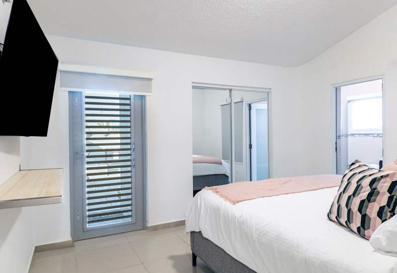 AQUA Ville Moderna 3 · Serene Poolside Hideaway · foto 14
