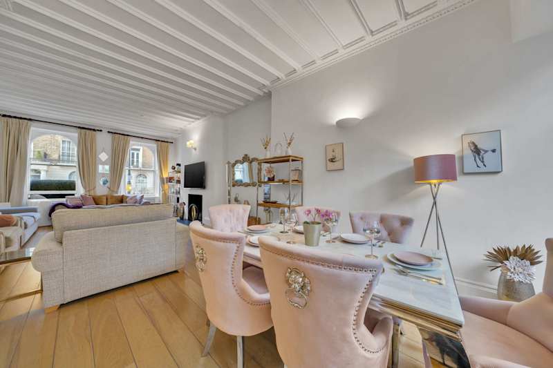 Family 3-Bedroom Apartment in Belgravia