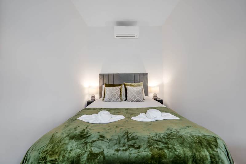 Bright One Bedroom Apartment in Knightsbridge