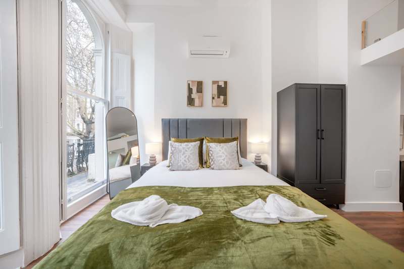 Superior Studio Mezzanine with Balcony in Knightsbridge