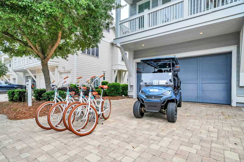 Home features 4 adult bikes and 6 seater golf cart