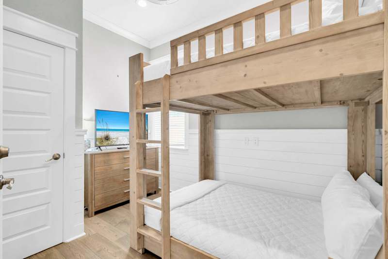 Bunk room features a smart tv