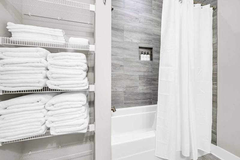 Second floor hall bathroom with shower/tub combo