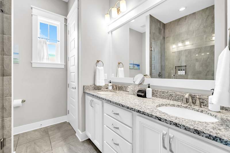 Master ensuite with walk-in shower