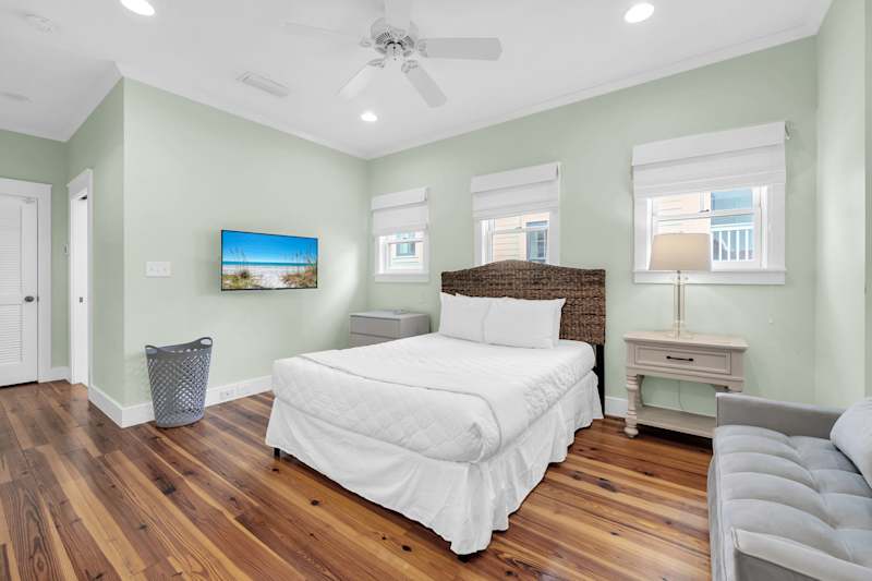 Bedroom #5: Queen (Carriage House)