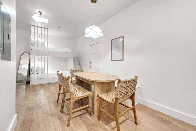 Dining seating for 6