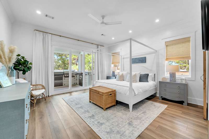  Bedroom #1: King Bed, Private Bathroom with Walk-in Shower & Soaking Tub
