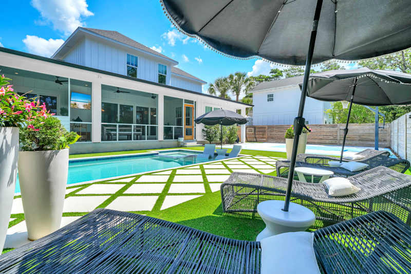 outdoor lounge chairs