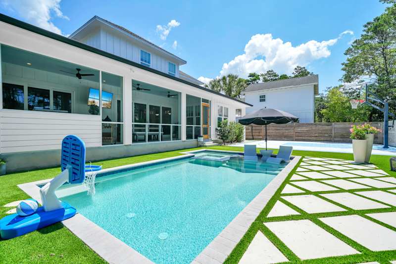 Welcome to 'Thirty Fay' featuring a private pool/spa & basketball court!