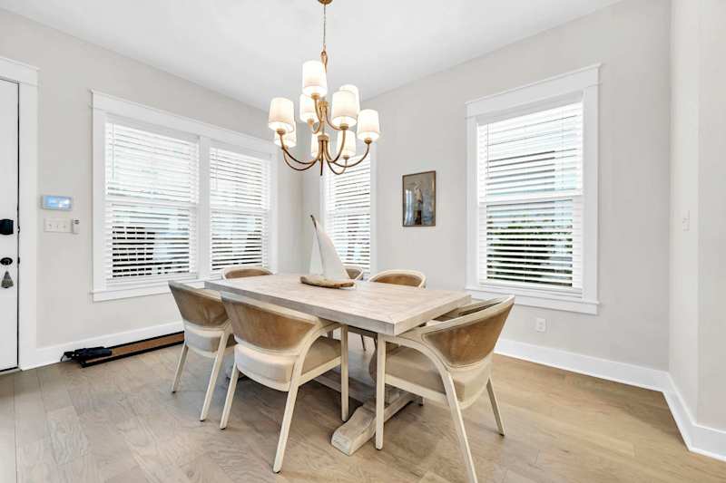 Dining room seating for 6
