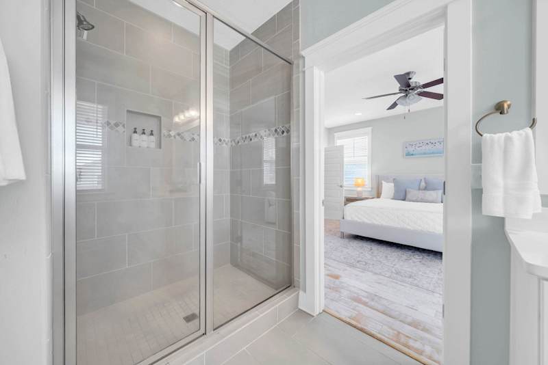 King Ensuite with walk-in shower