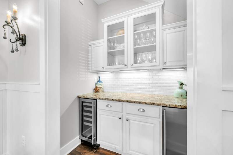 Home features a dry bar