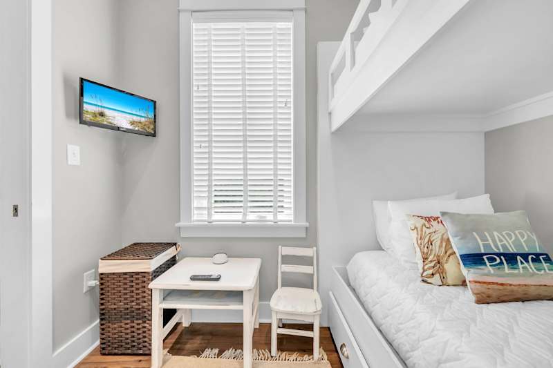 Bunk room features a smart tv