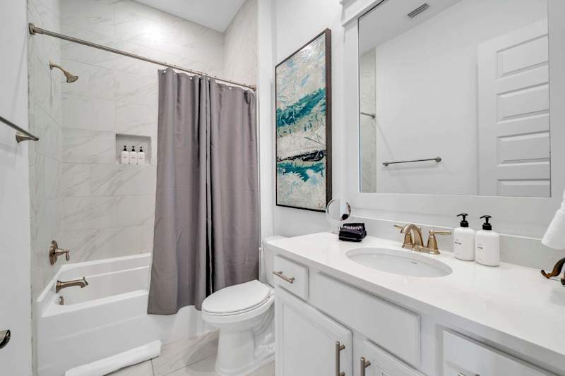 Hall bathroom features a shower/tub combo
