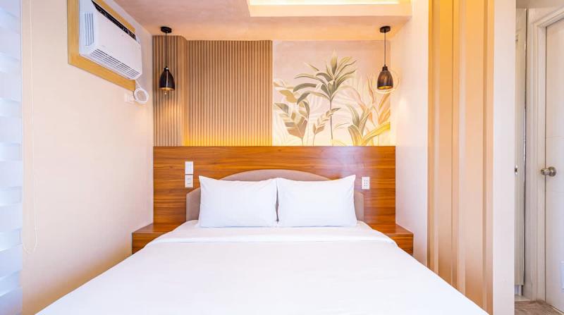 Bright Poolside Studio · One Lakeshore, Davao City, photo 3
