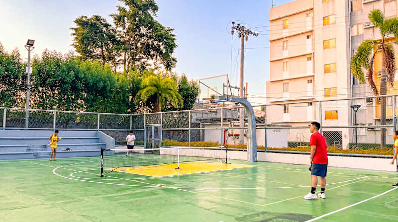 Family-Friendly Poolside 2BR · 8 Spatial, Davao City, photo 3