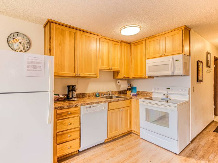 Full kitchen in Unit 01 at Hi-Tide Resort