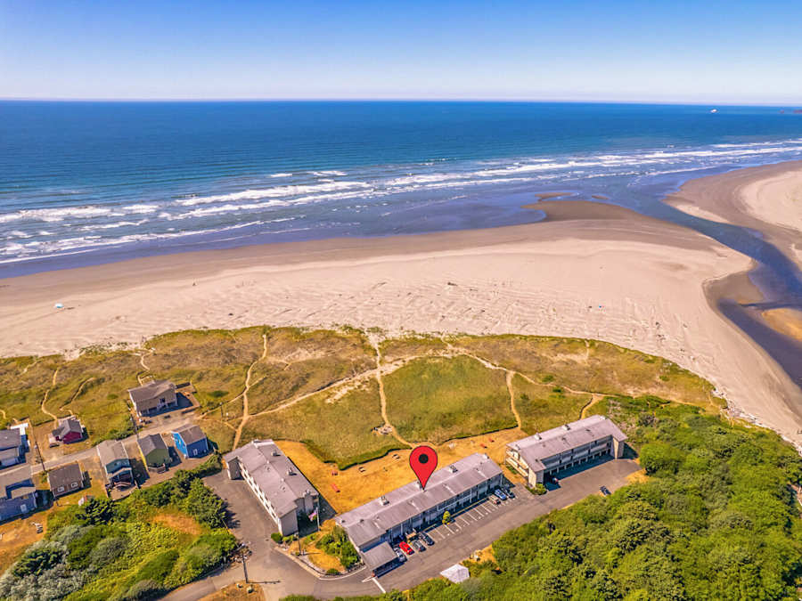 Aerial view of Hi-Tide Resort on Moonstone Beach, Moclips, Washington
