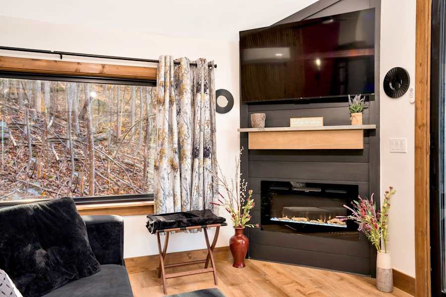 Blooming Redbud Treehouse photo 9