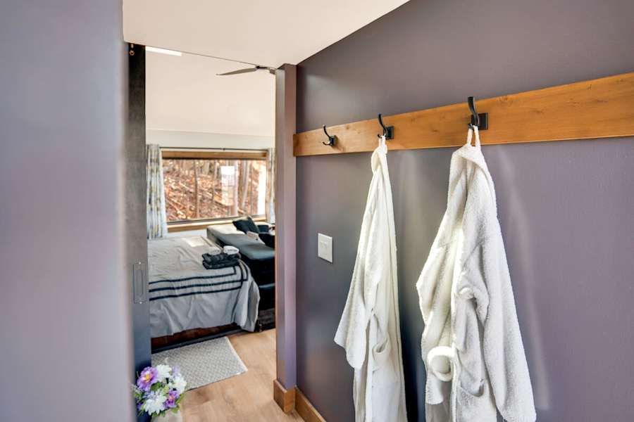 Blooming Redbud Treehouse photo 19