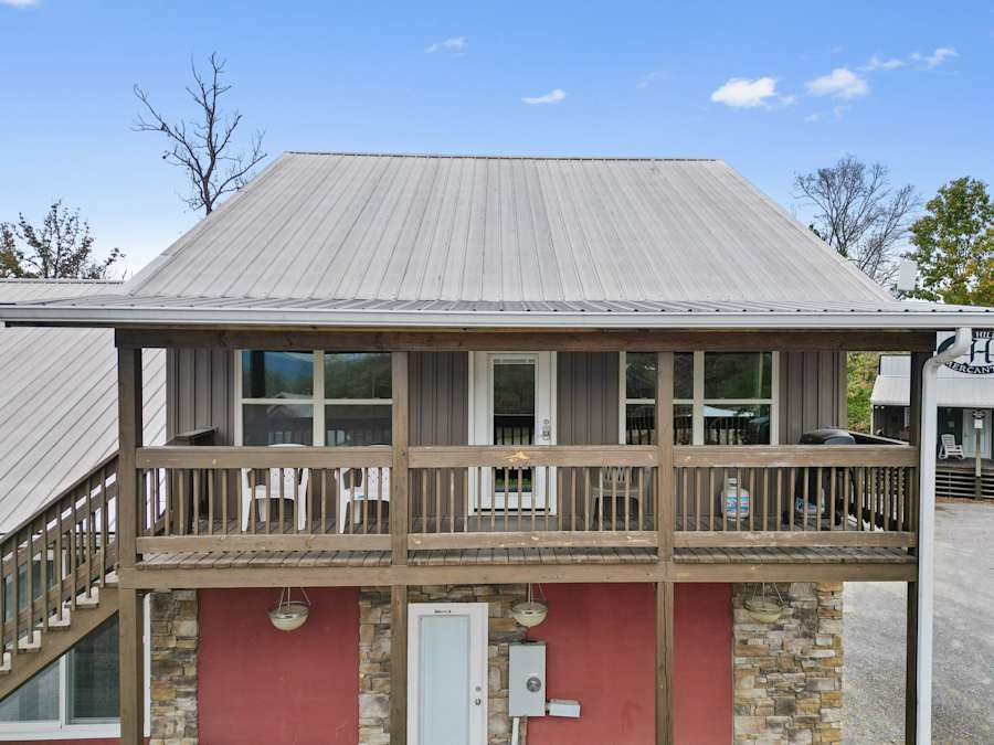 Pool Lodge photo 5