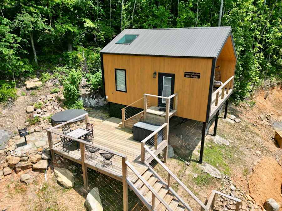 Blooming Redbud Treehouse photo 29