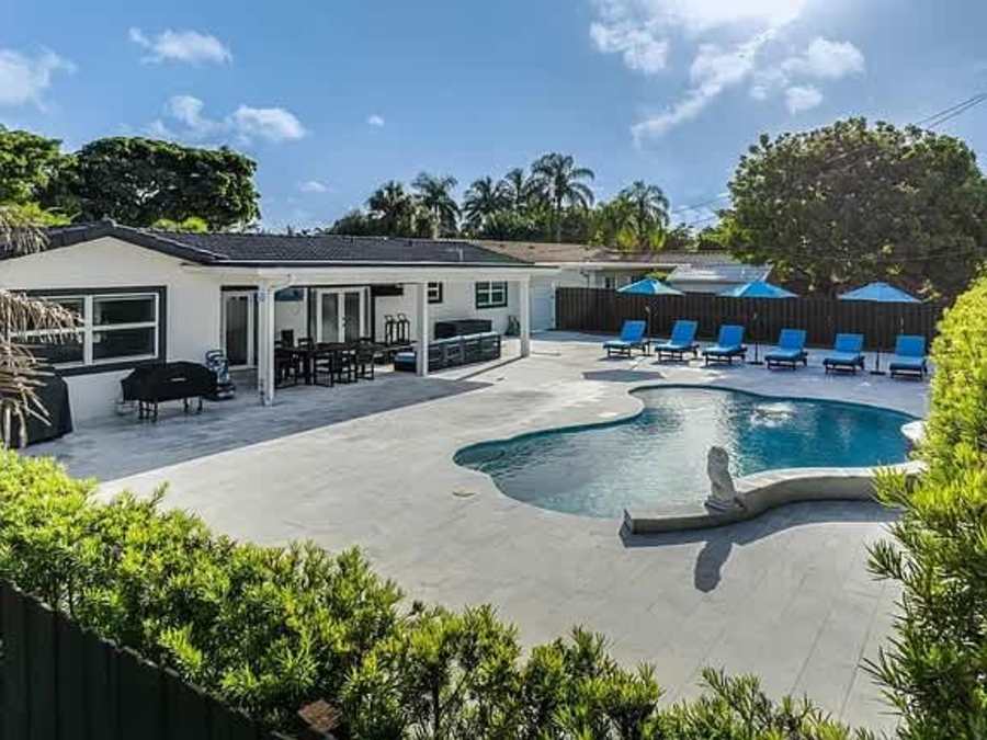 Hollywood FL private home with heated pool