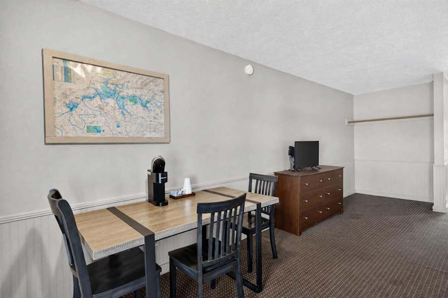 Coffee maker, TV, dresser, & table with chairs