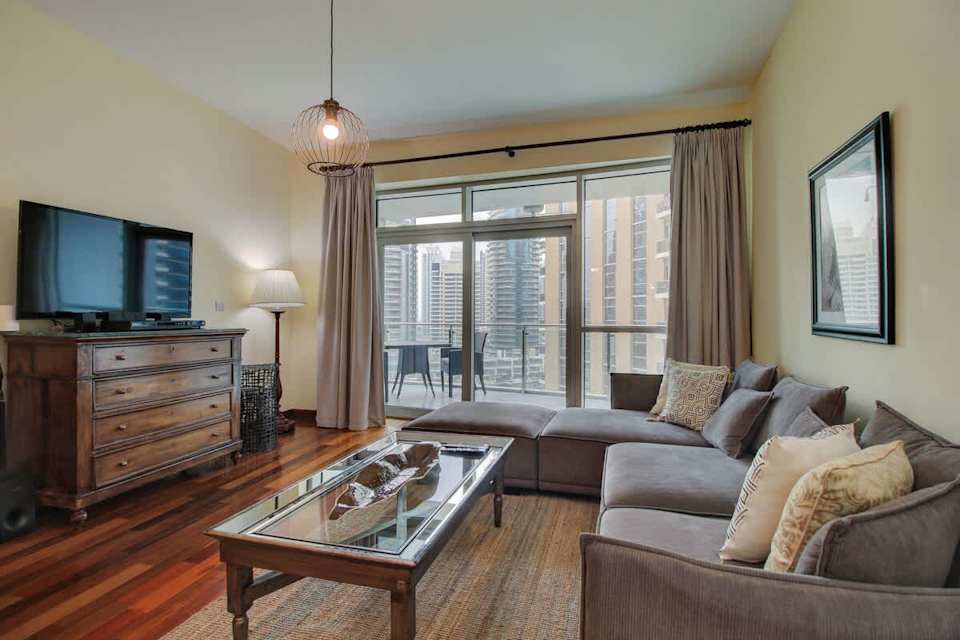 Dubai Marina 2BR: Balcony, Pool & Gym!, Dubai Marina, Dubai
