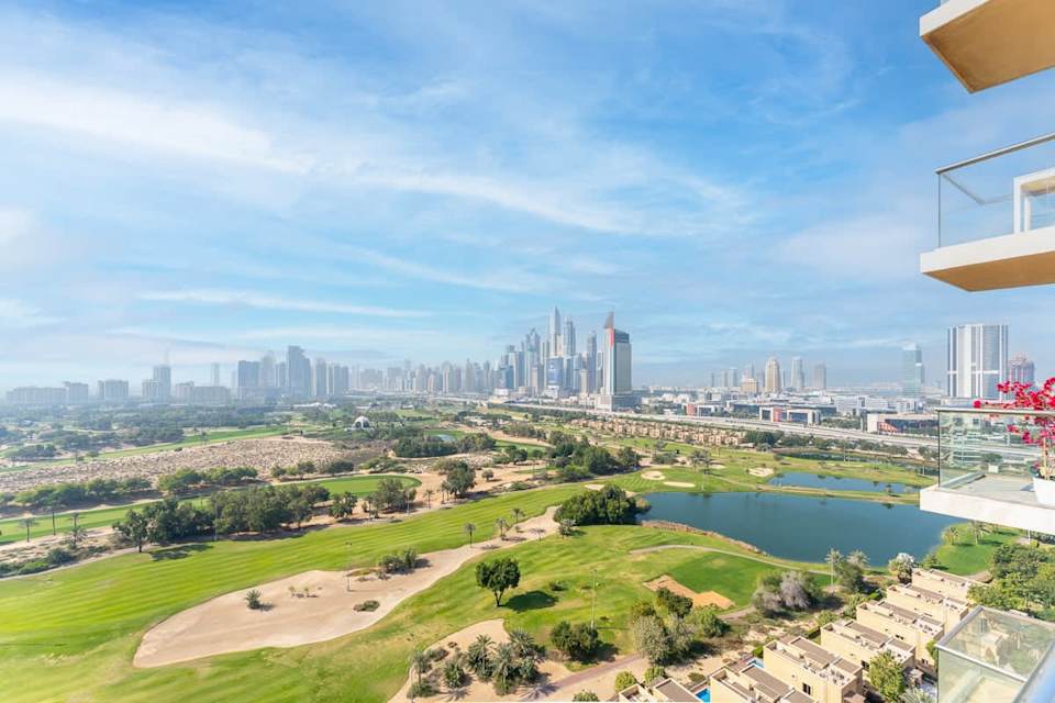 Golf Towers 1BR Apartment in Dubai, The Greens, Dubai
