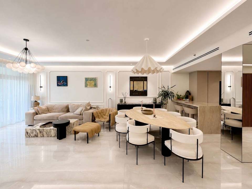 Beautifully Upgraded 2 Bedroom Directly on the Park, Palm Jumeirah, Dubai