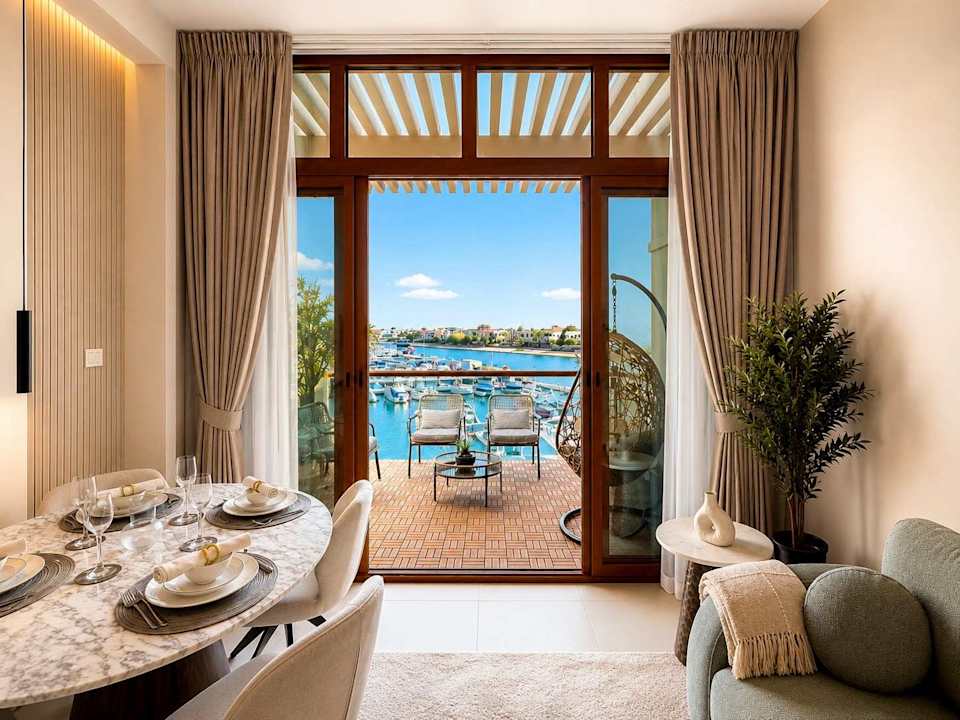 Newly Furnished Beachfront Studio in Dubai Perfect for Families, Palm Jumeirah, Dubai