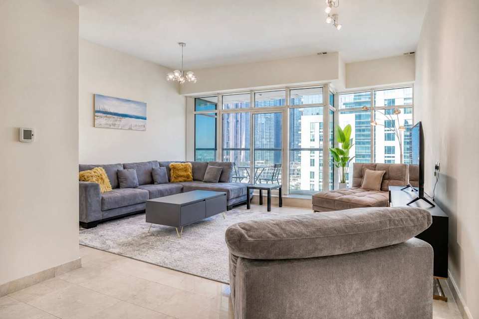 Dubai Marina Luxury: 3BR Apartment with Pool & Gym, Dubai Marina, Dubai