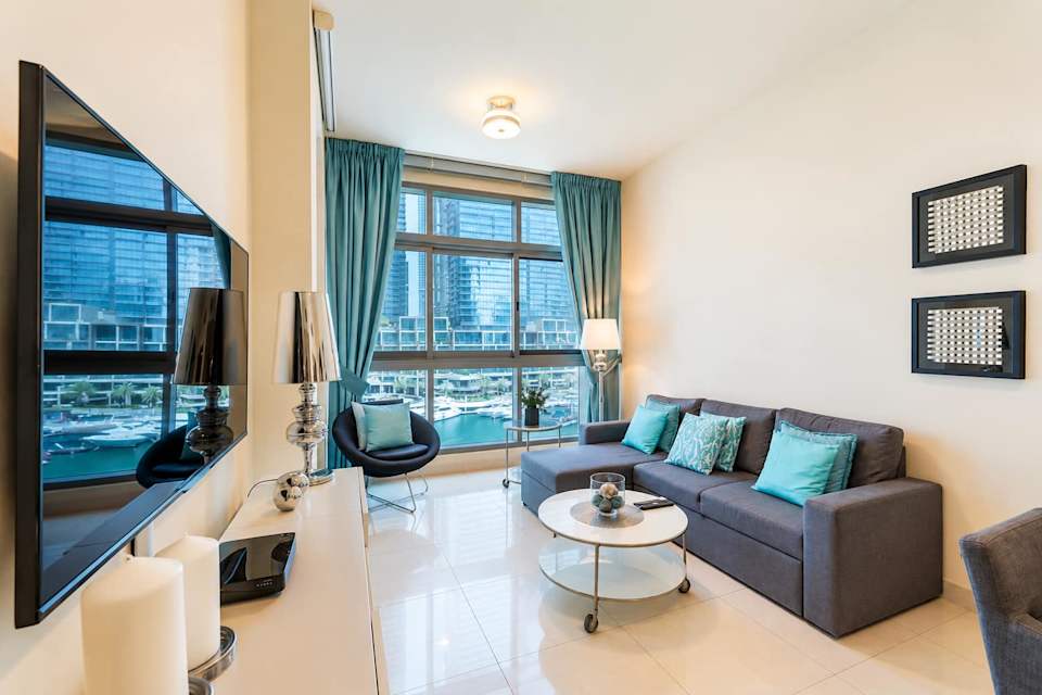 Dubai Apartment: 1BR with Pool, Gym & Balcony, Dubai Marina, Dubai