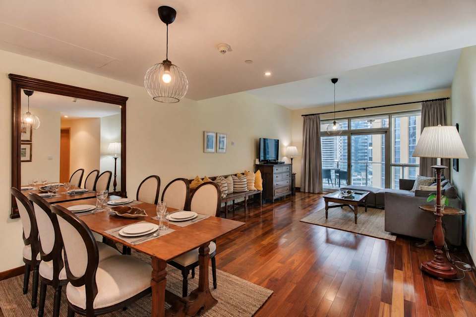 Dubai Marina 2BR: Balcony, Pool & Gym!, Dubai Marina, Dubai