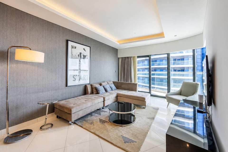 Luxury 3BR Apartment with Pool & Gym in Dubai, Business Bay, Dubai