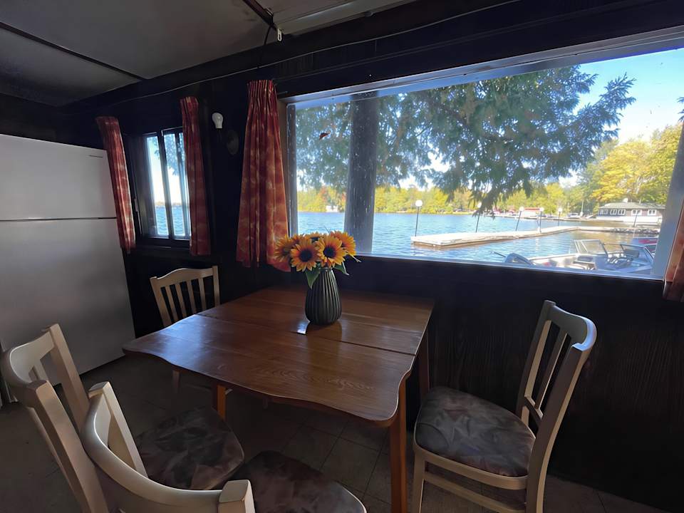 2-Bedroom Cottage #1A at Balsam Lake Villa — photograph 2