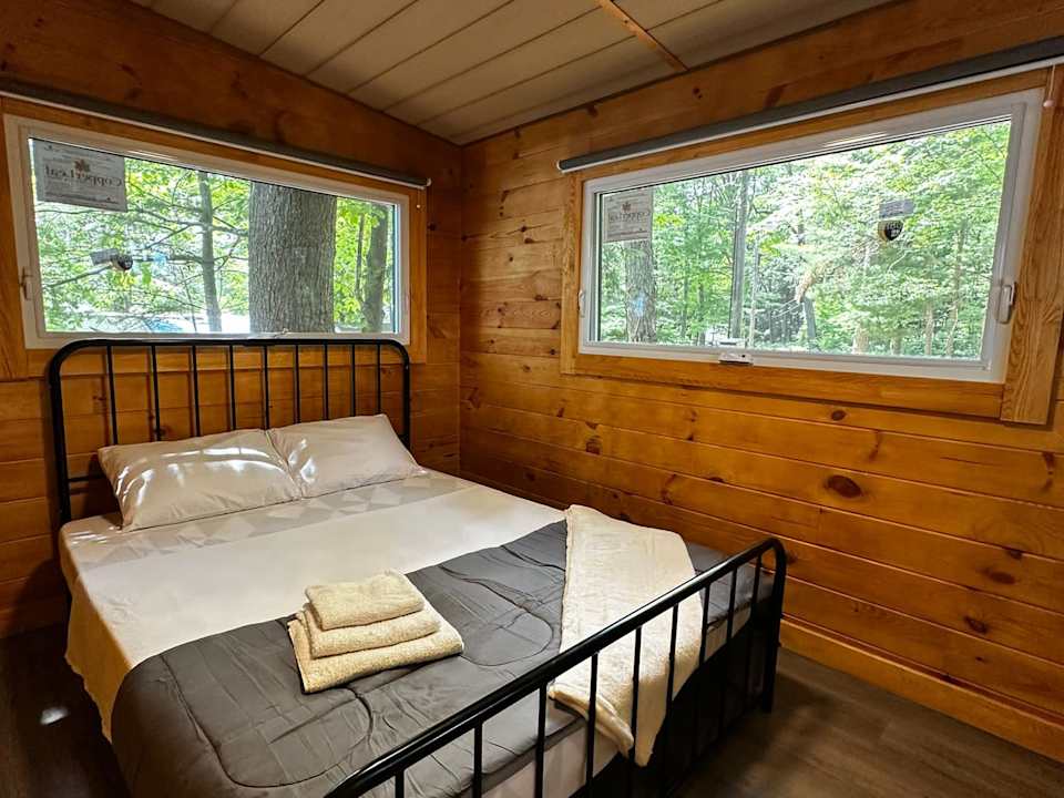 1-Bedroom Unique Eco Log Cabin #105 at Mill Lake Unique Cabins — photograph 4