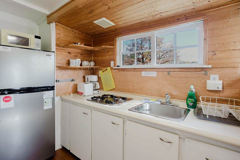 2-Bedroom Cottage #3: Sugar Pine at Pine Lake Cottages — photograph 5