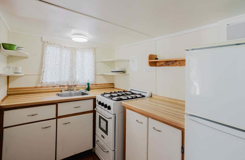 2-Bedroom Cottage #5: Lodgepole Pine at Pine Lake Cottages — photograph 4
