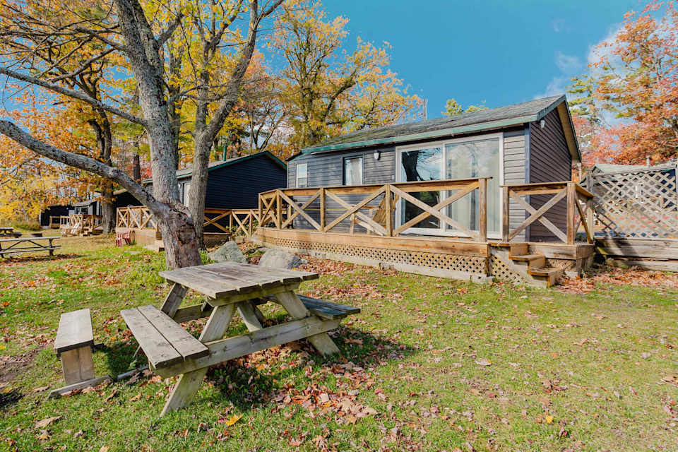 Studio Cottage #8: Jack Pine at Pine Lake Cottages — photograph 1