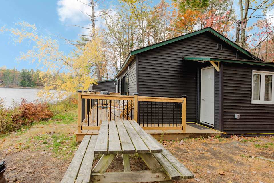 2-Bedroom Cottage #11: Red Pine at Pine Lake Cottages — photograph 4