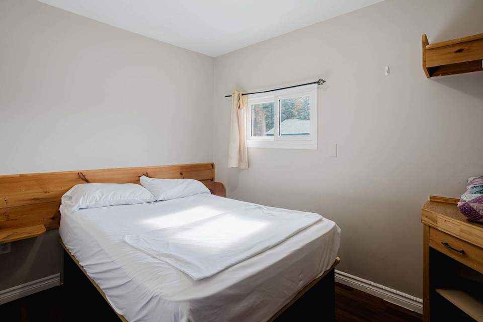 3-Bedroom Cottage #12: The Gallery at Pine Lake Cottages — photograph 4