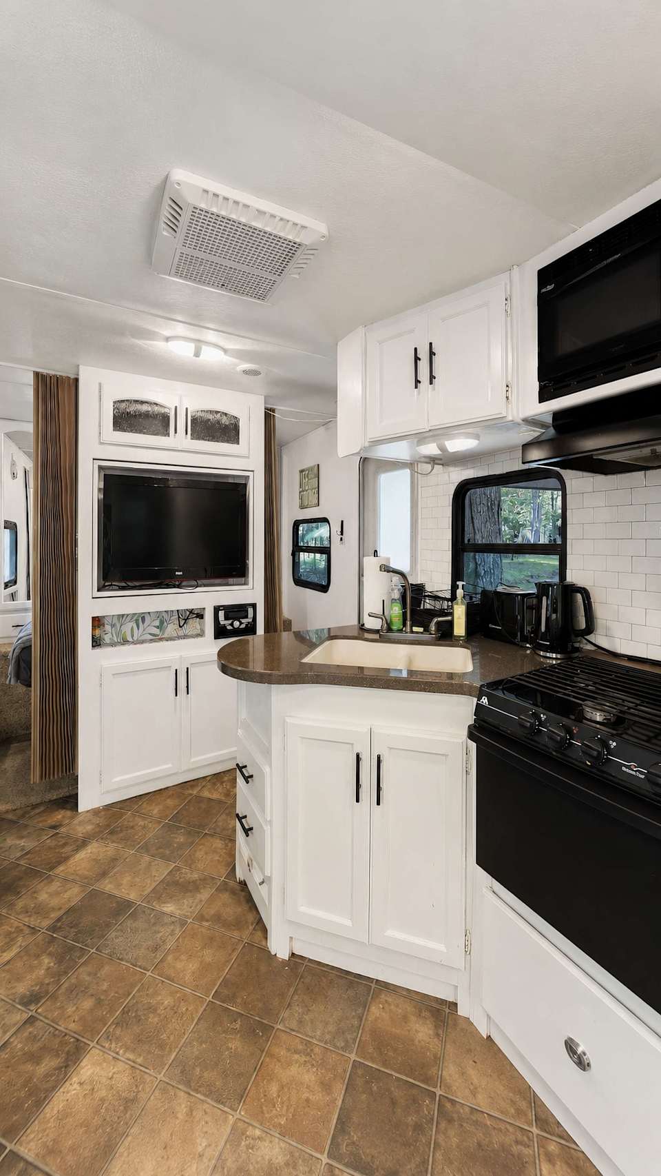 2-bedroom Camper Trailer Cottage #3 at Sand Bay — photograph 4