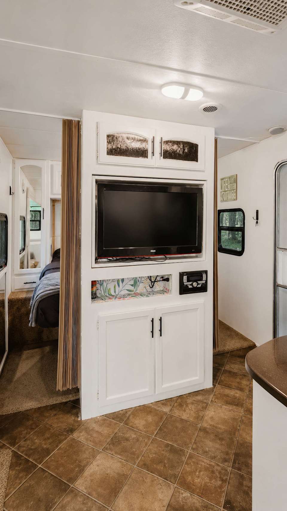 2-bedroom Camper Trailer Cottage #3 at Sand Bay — photograph 5
